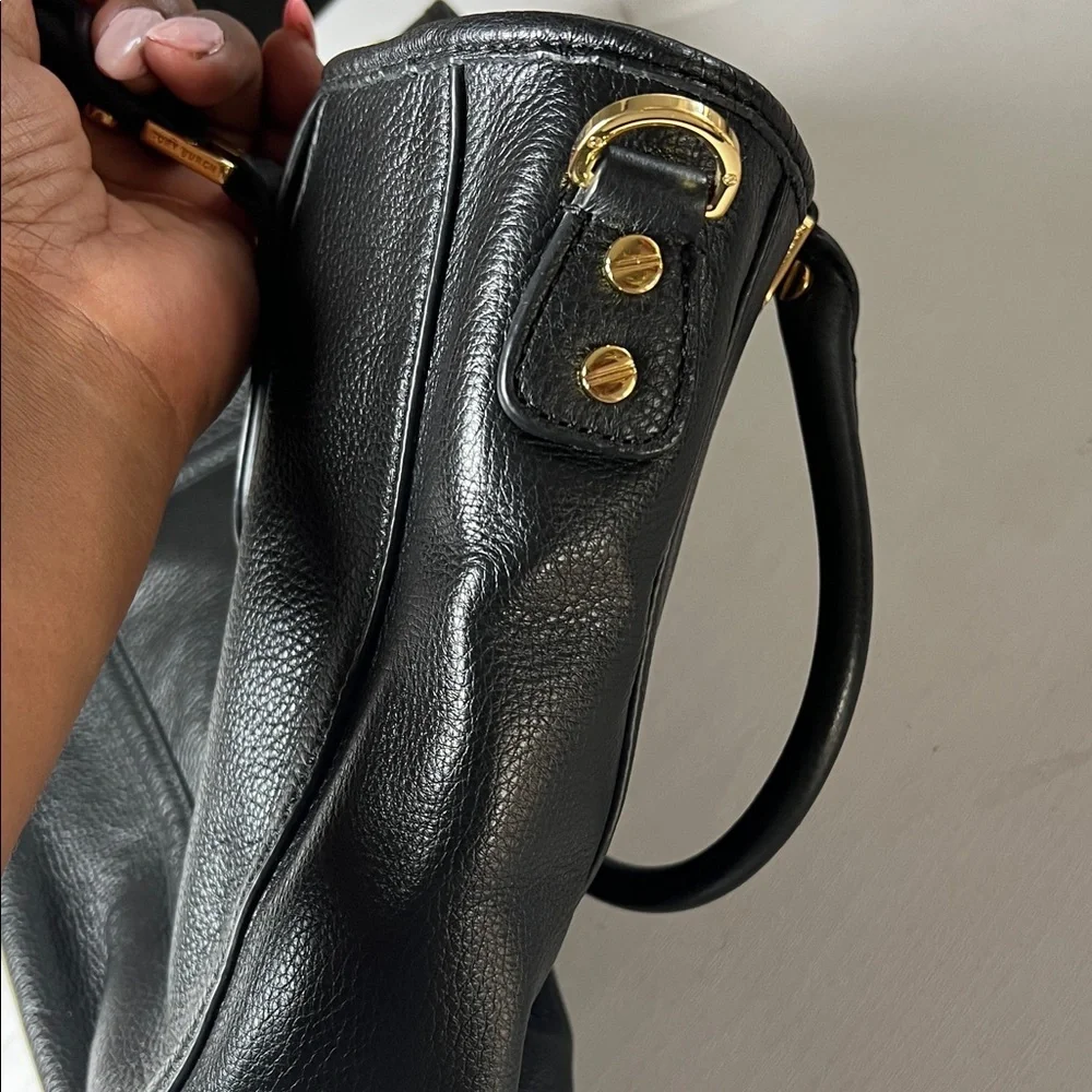 Tory Burch Black Leather Shoulder Bag with Gold Accents D10